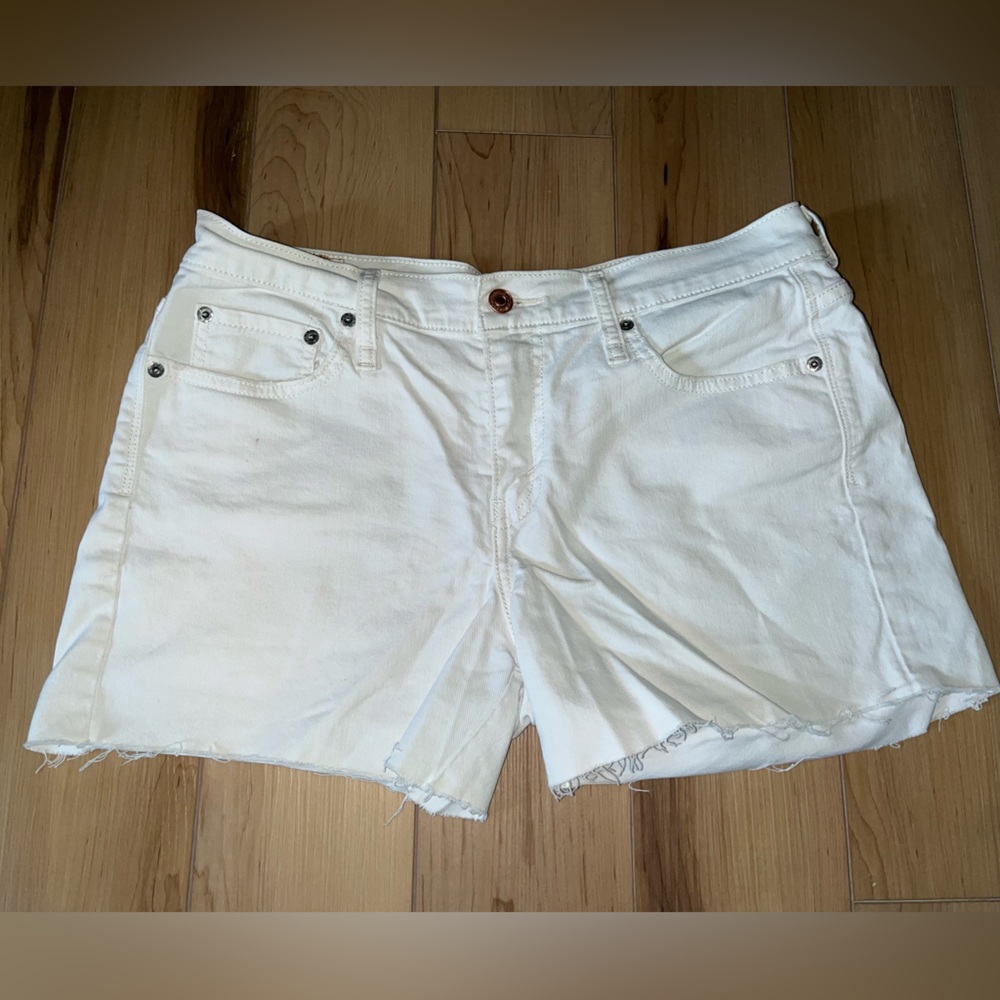 515 White Levi Shorts